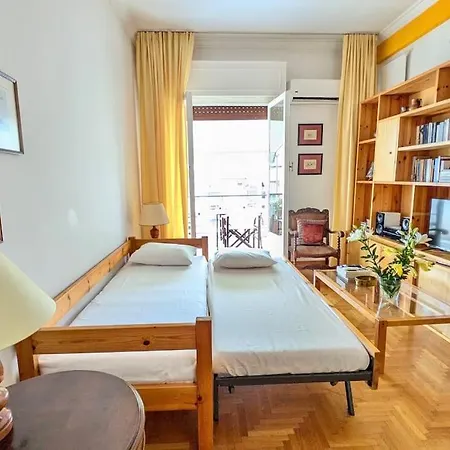 Bright Top-Floor Apartment - 2 Terraces - Αbove metro-2